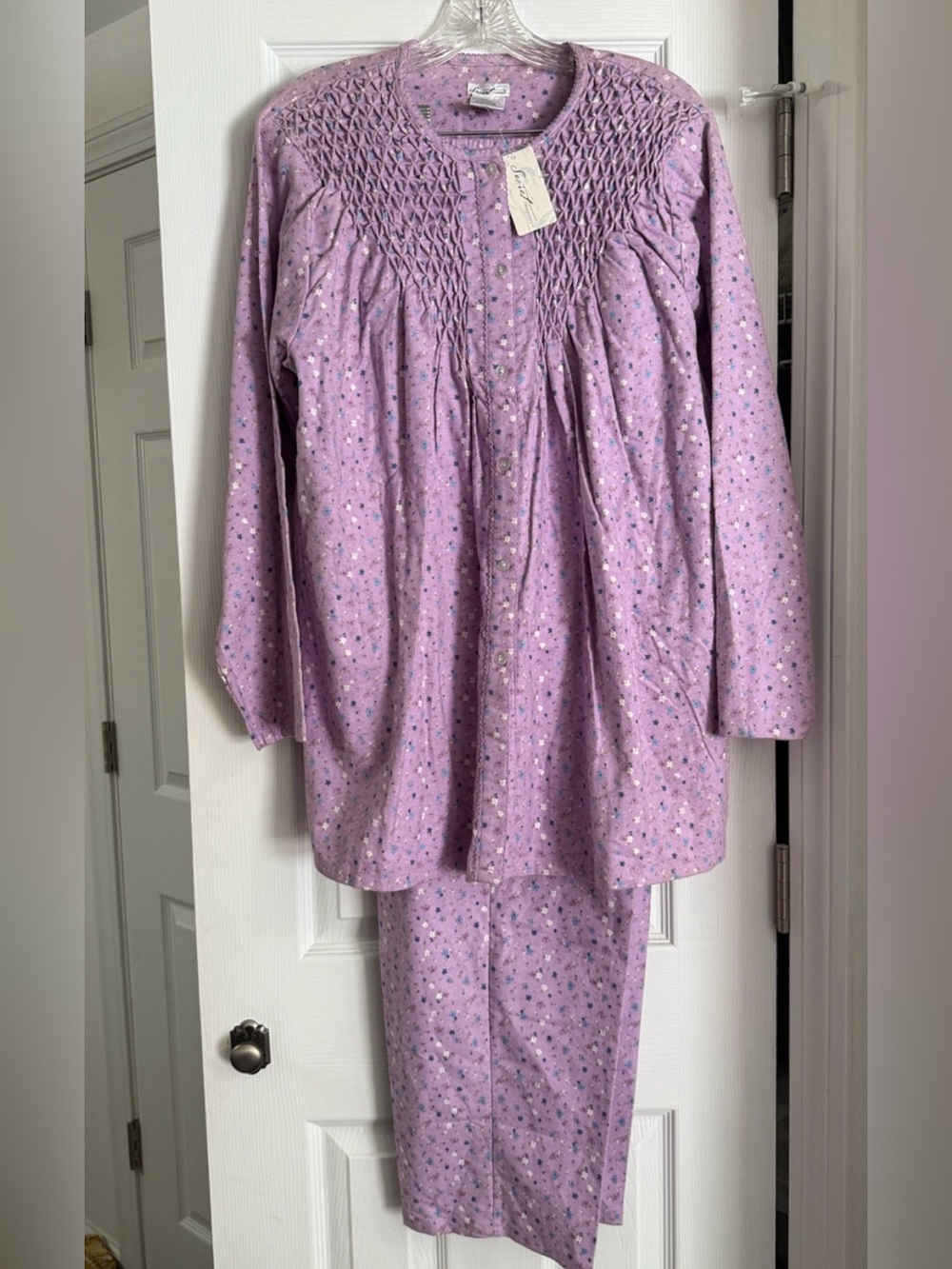 Secret Treasures 2-piece purple smocked flannel pajama set.Size US L